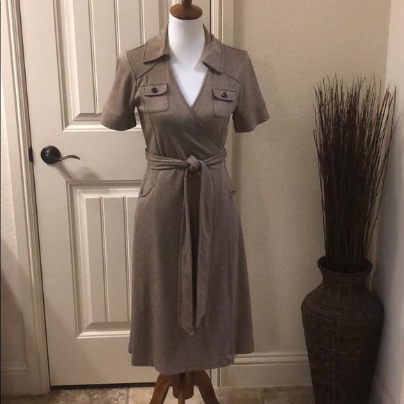 Banana Republic Dresses & Skirts - Banana Republic Wrap Dress - Size Medium Banana Republic Dresses & Skirts - Banana Republic Wrap Dress - Size Medium